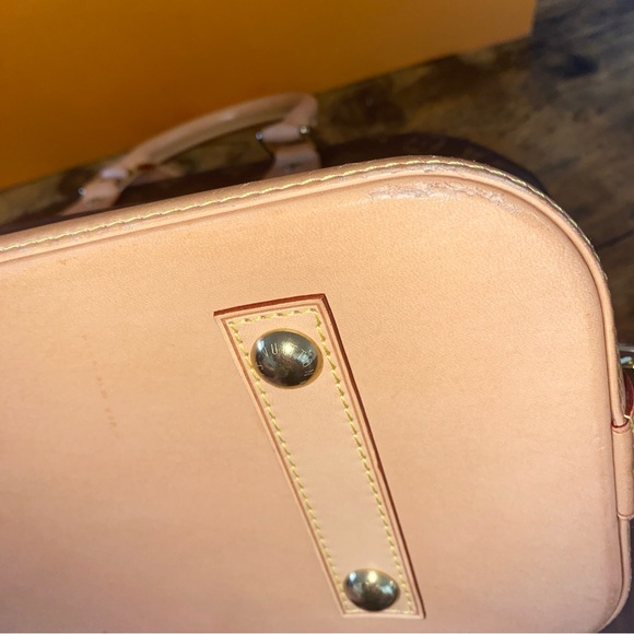 Louis Vuitton Alma PM - Picture 9 of 16